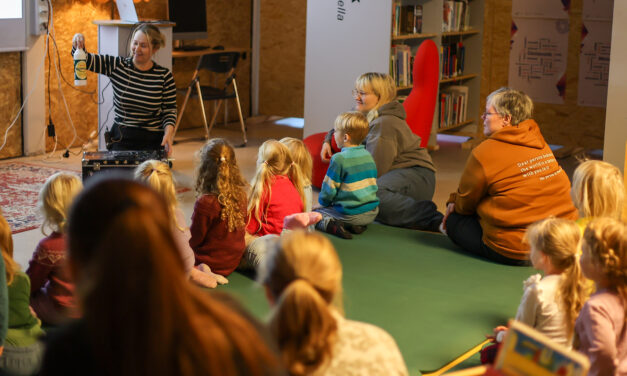 Superskøy å delta på kvensk eventyrstund